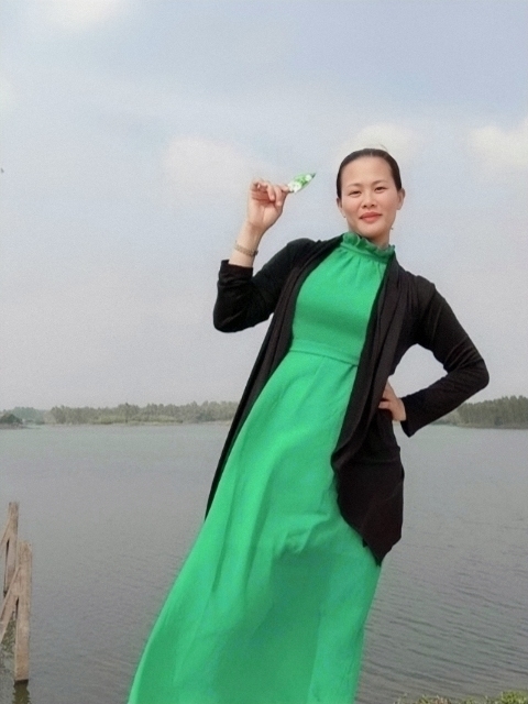 李梅的第二张照片--茂名闪婚服务中心